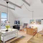 בית נופש 2 Bedroom Lovely In