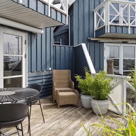 2 Bedroom Lovely In *